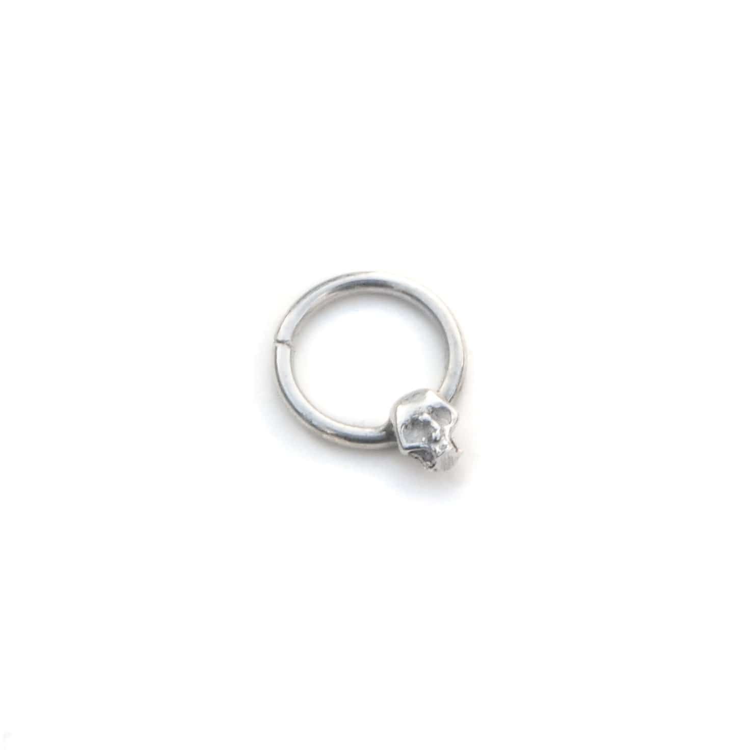 Skull best sale septum piercing